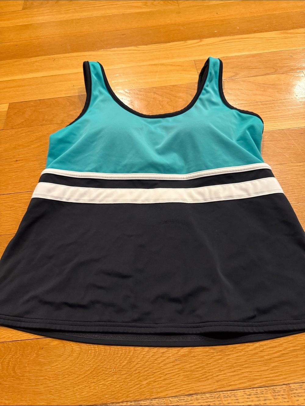 L.LBean women’s striped multicolor sunblocking tankini top size 6.